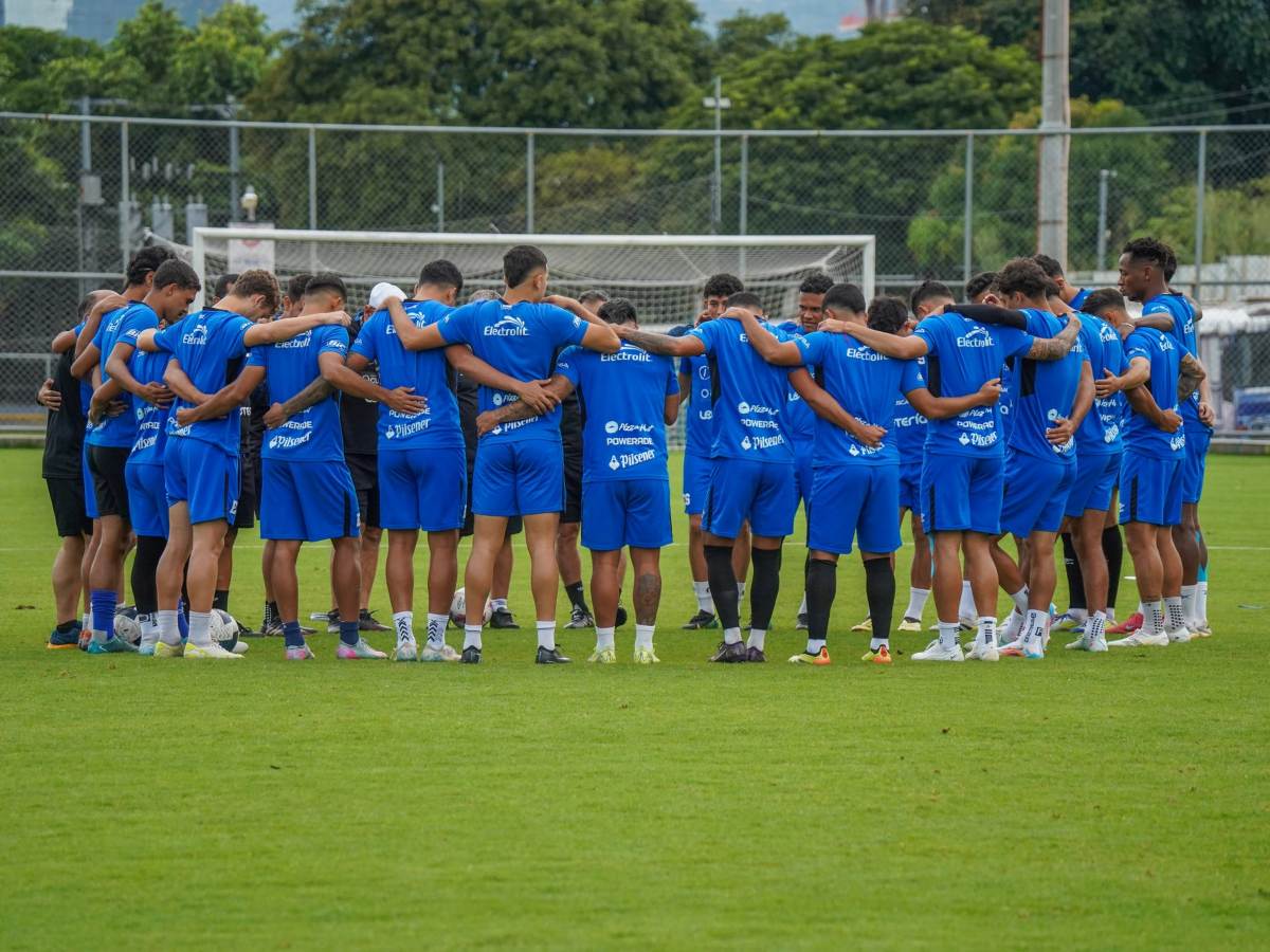 Jugadores de la Selecta entrenan de cara a partido contra Guatemala. Foto X Selecta
