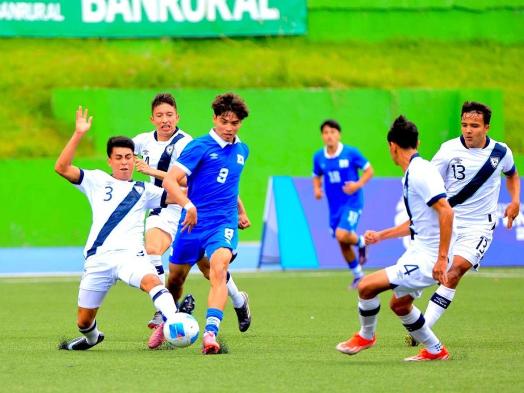 Carlos Garay (9) de la Selecta Preolímpica en Juegos Centroamericanos Guatemala 2025. Foto X Selecta