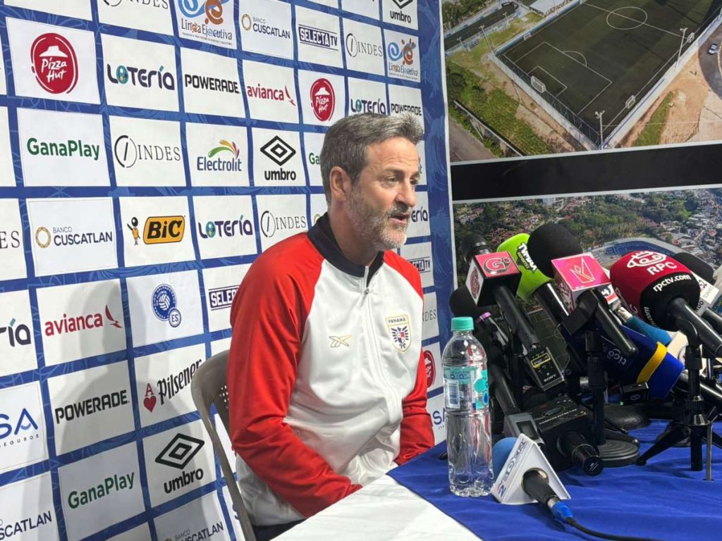 Thomas Christiansen, dt der Panamá, en conferencia de prensa. Foto Roberto Montano