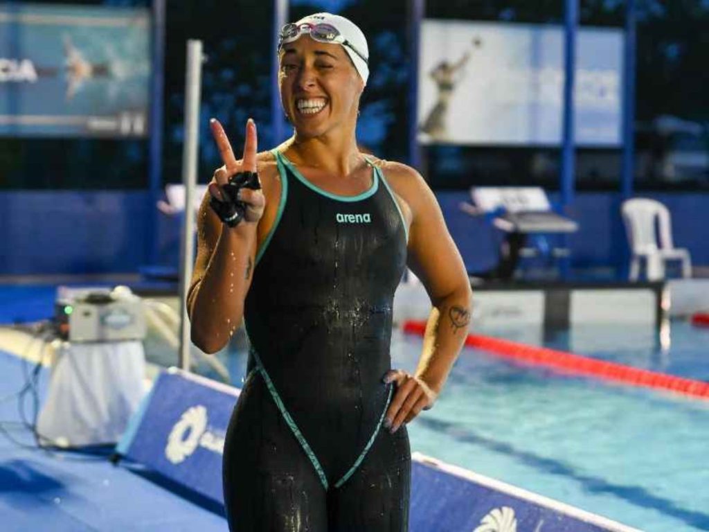 Spadoni impuso nuevos récords regionales en 50 metros mariposa y 50 metros libres, destacando como la más veloz del área.