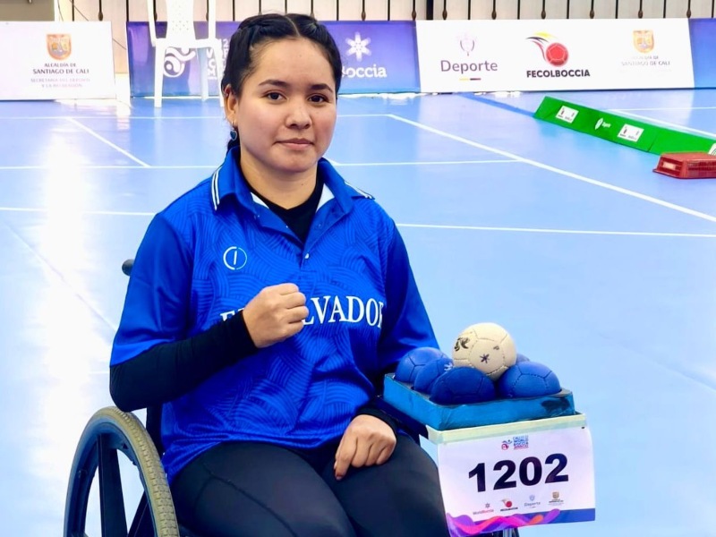 Rebeca Duarte celebra su medalla de oro en el World Boccia Americas Regional Championship 2025, un logro histórico para El Salvador.