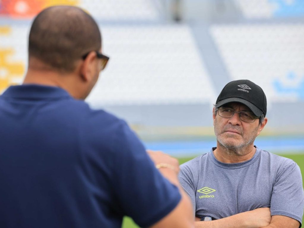 Hugo Pérez y Mauricio Cienfuegos trabajarán desde la Subfederación Salvadoreña de Fútbol en Estados Unidos para impulsar el talento juvenil. Fotografía/ Facebook Yamil Bukele