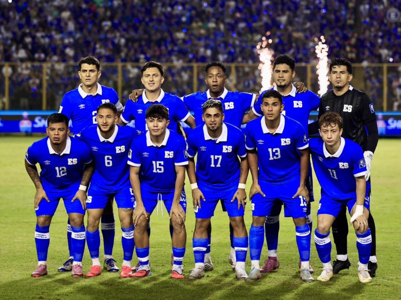 Selección de El Salvador contra Guatemala, el 14 de octubre de 2025. Arriba, desde la Izq.: Julio Sibrián, Mauricio Cerritos, Brayan Gil, Ronald Rodríguez, Mario González (POR). Abajo, mismo orden: Marcelo Díaz, Joshua Pérez, Jefferson Valladares, Jairo Henríquez, Adán Clímaco y Nathan Ordaz. / Foto cortesía INDES