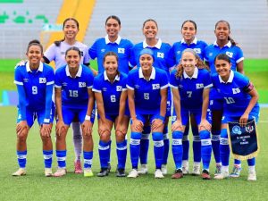 Selección Femenina mayor de El Salvador, el 23 de octubre de 2025, en partido debut en los XII Juegos Centroamericanos de Guatemala 2025. Fue victoria salvadoreña por 5-0 sobre Panamá. / Foto cortesía @laselecta_slv