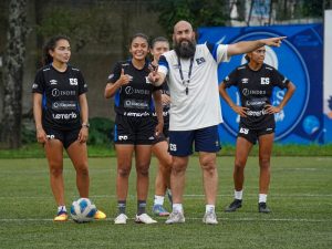 deportes-seleccion-femenina-mayor-eric-acuna-tecnico-jugadoras