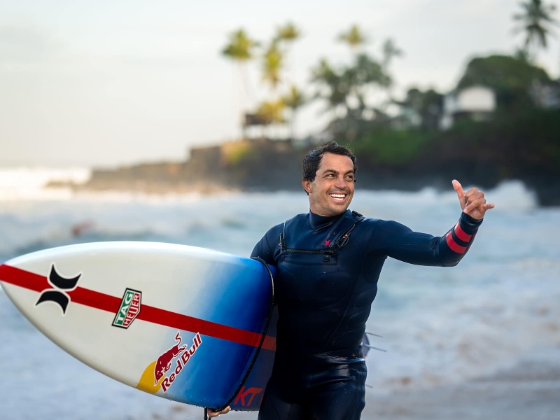 Kai Lenny es reconocido por conquistar olas gigantes en diversas partes del globo. / Foto de Red Bull