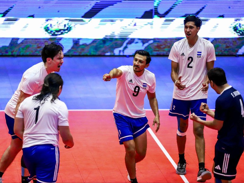 El equipo masculino de voleibol de sala celebra un punto en su victoria contundente sobre Honduras, en los XII Juegos Centroamericanos Guatemala 2025. / Foto cortesía INDES