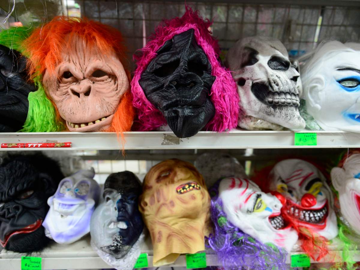 dinero-hallowen-piñatas-disfraz-negocios02