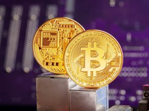 Asistentes de la edición 2024 de Adopting Bitcoin en San Salvador durante una de las conferencias principales del escenario Nakamoto.