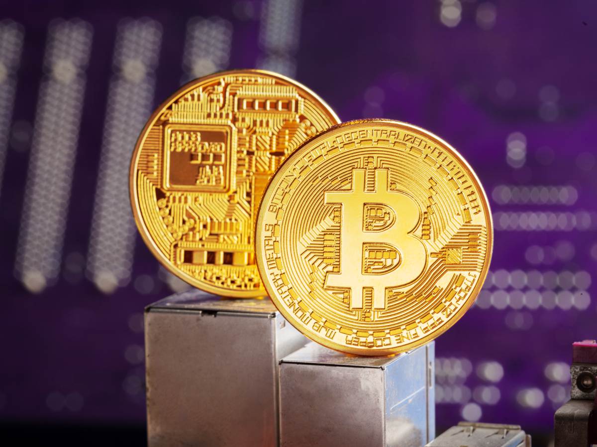 Asistentes de la edición 2024 de Adopting Bitcoin en San Salvador durante una de las conferencias principales del escenario Nakamoto.