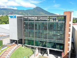 Crece la apuesta por edificios con tecnología verde en San Salvador