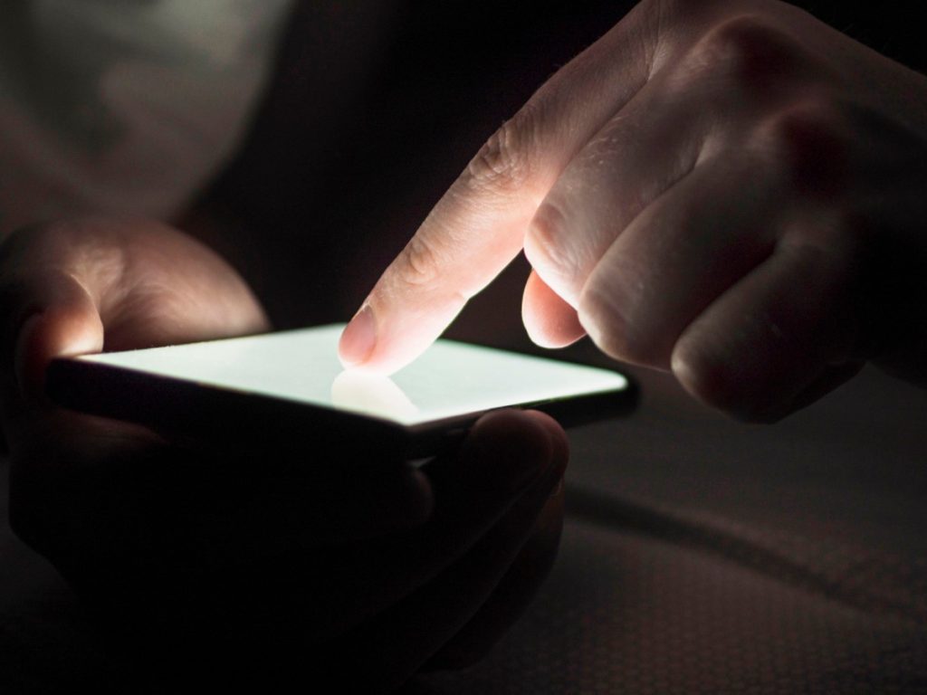 Las apps de préstamo falsas prometen dinero rápido, pero muchas solo buscan robar tus datos o extorsionarte. Verificá siempre antes de descargar. Foto/ Freepik