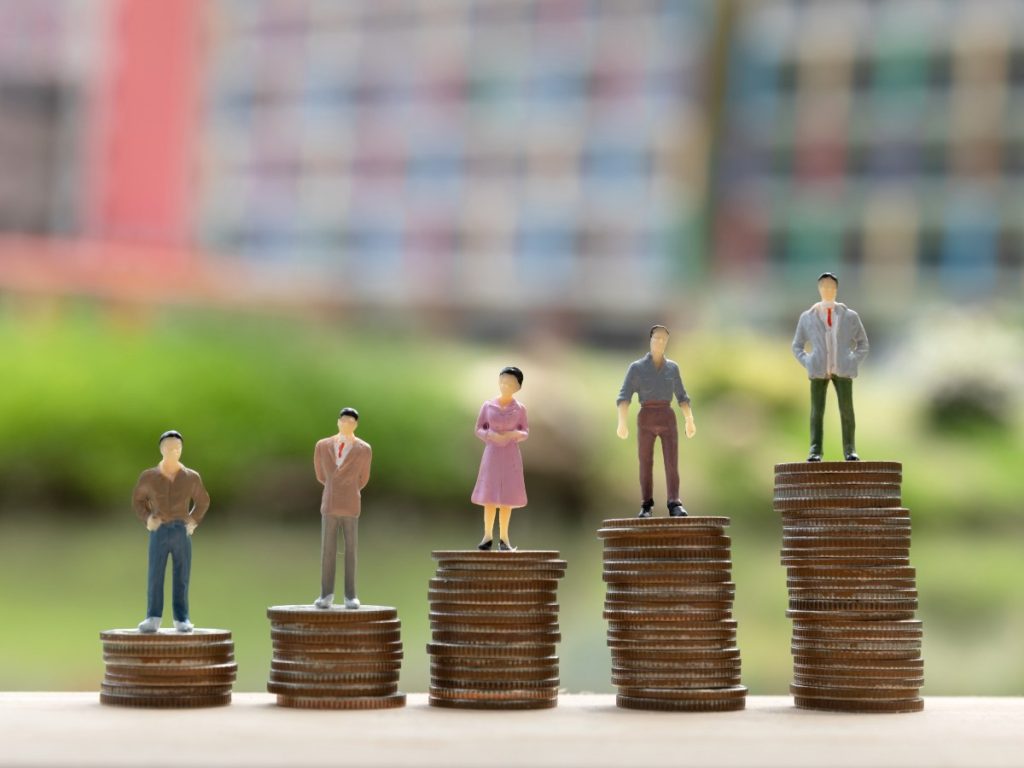 Usuarios en zonas rurales acceden a servicios financieros por primera vez gracias a billeteras digitales accesibles desde sus celulares.