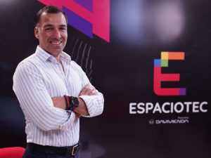 Ricardo Migoya, cofundador de Maslow, participó en Espaciotec 2025, donde compartió su visión sobre innovación, inteligencia artificial y cultura emprendedora.