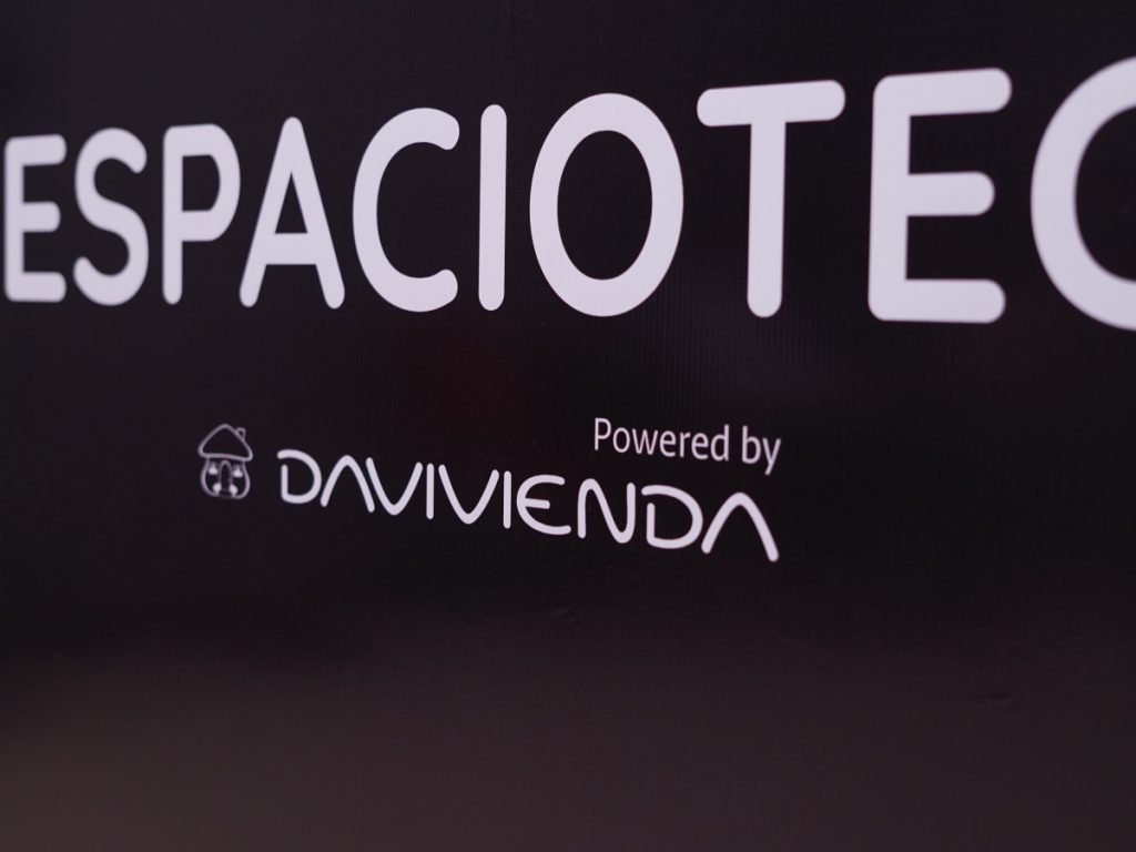 Durante su primera visita a El Salvador, Ricardo Migoya destacó en Espaciotec 2025 que la verdadera innovación surge al resolver los problemas reales del mercado.
