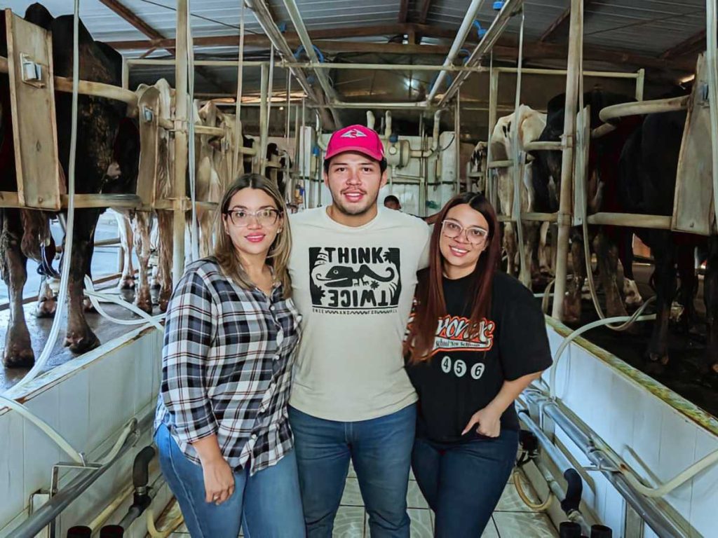 La familia Sosa al frente de Lácteos Soavi, empresa dedicada a la producción y comercialización de lácteos en Santa Ana.