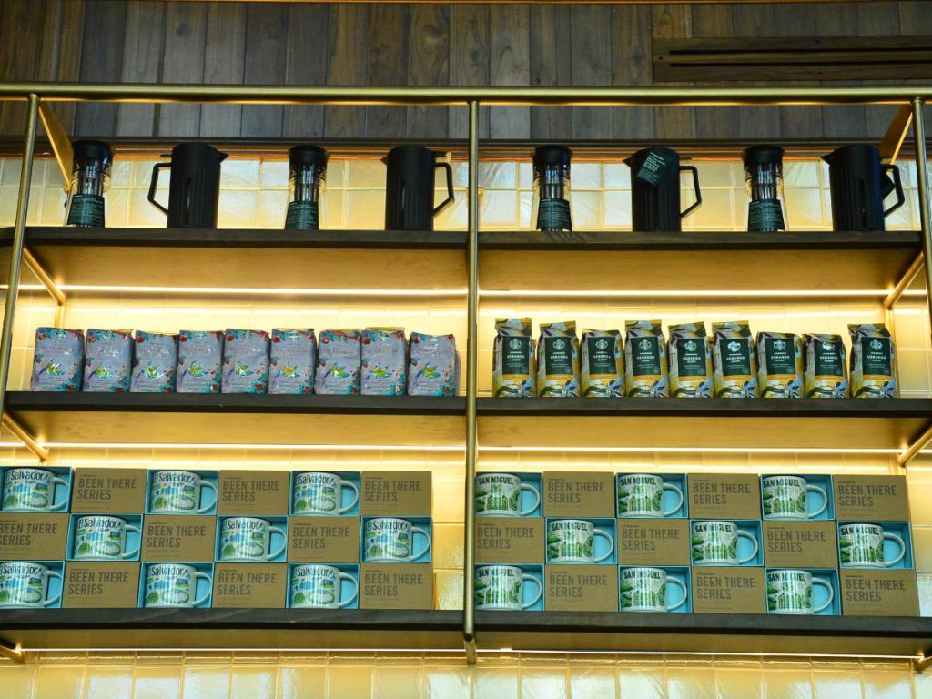 Cada detalle de Casa Bou celebra la historia cafetalera salvadoreña y el espíritu sostenible de la marca. Fotografía/ elsalvador.com