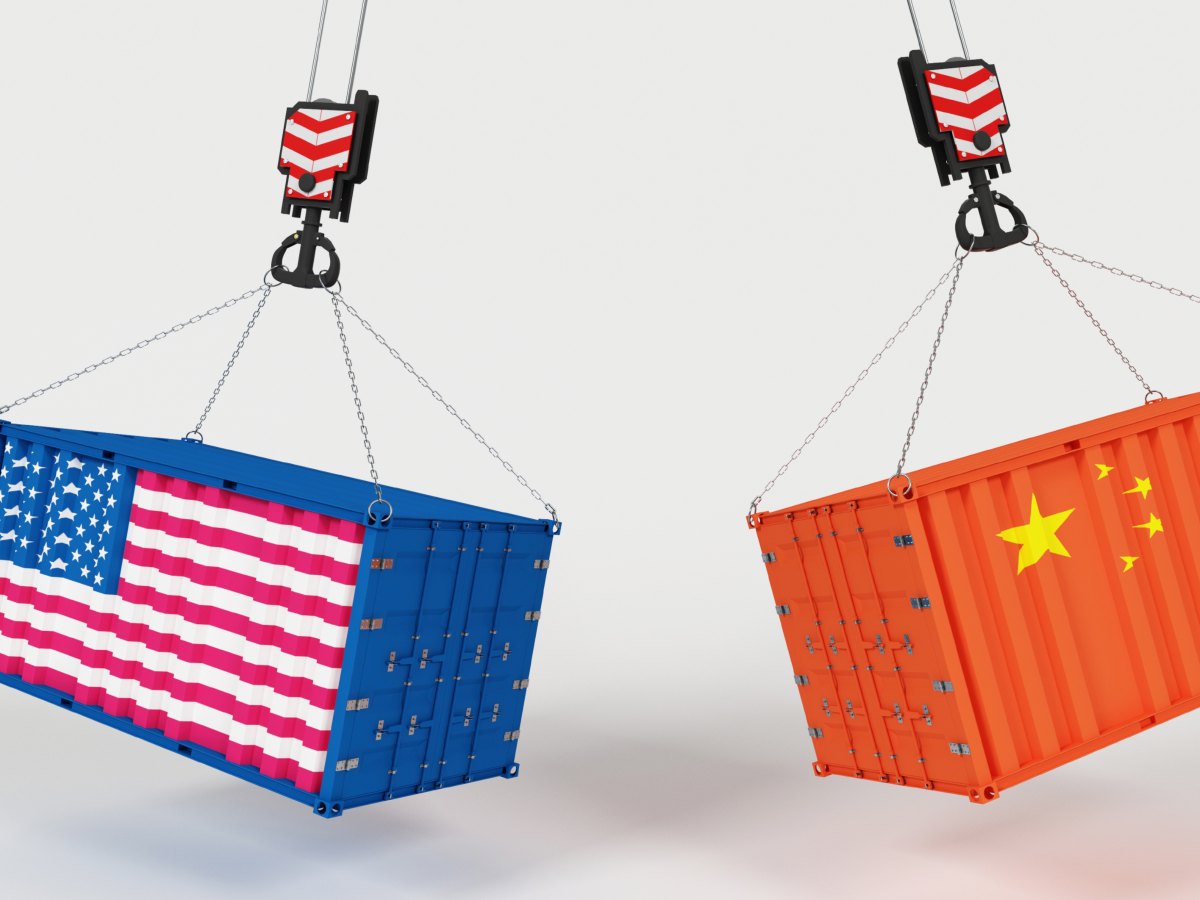 Contenedor de tierras raras en una planta de procesamiento en China, país que lidera la producción mundial de estos minerales clave para la tecnología.