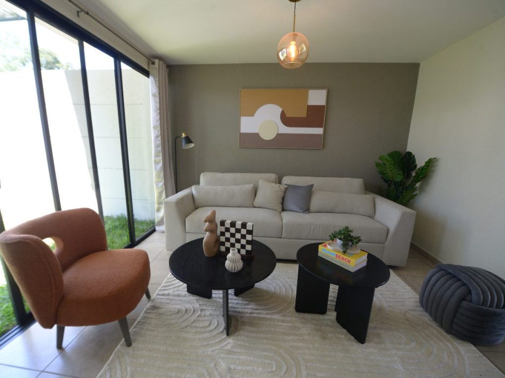 Cada hogar cuenta con acceso a calles pavimentadas, servicios básicos completos y conexión directa a las áreas comunes del residencial. /Foto elsalvador.com.