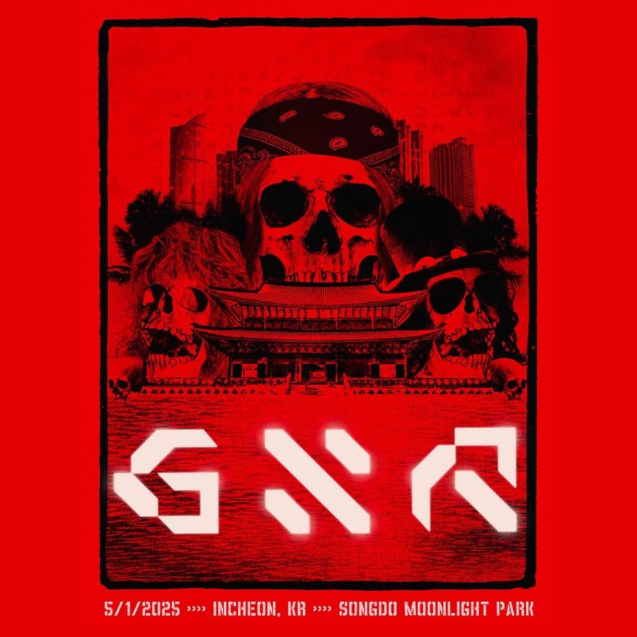 El póster de Incheon mezcla calaveras con la arquitectura tradicional coreana en una explosión de rojo intenso, creando una imagen poderosa y provocadora.