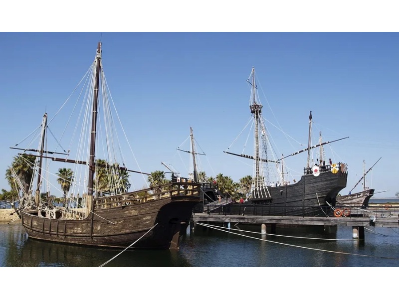 Imagen de las réplicas de las tres carabelas de Cristóbal Colón.