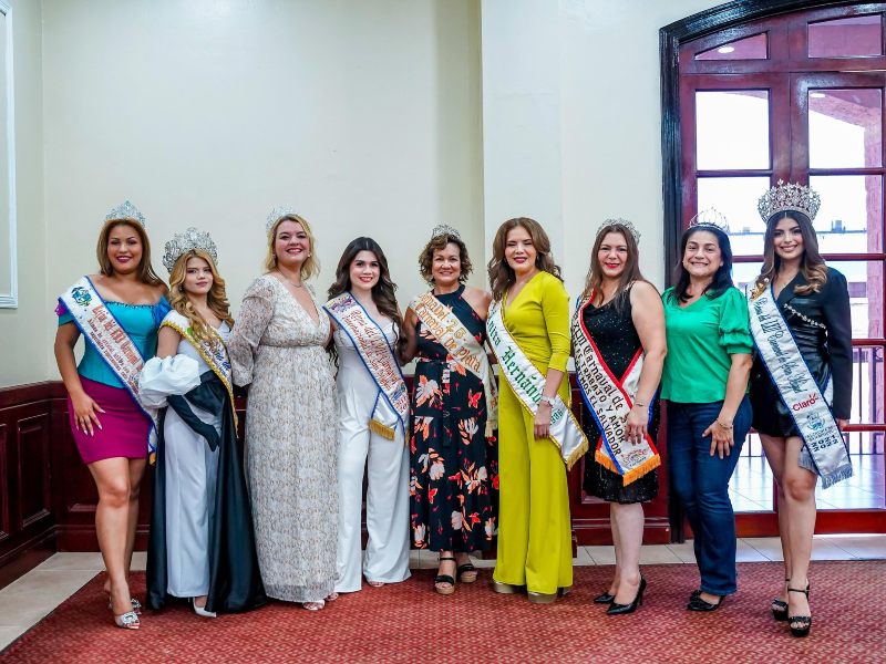 El alcalde Álex Torres explicó que el museo mostrará coronas y fotografías de cada edición del carnaval.