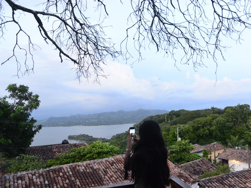 Desde los miradores del museo se puede apreciar una vista panorámica del Lago de Suchitlán.