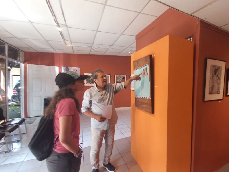 El recorrido artístico de Óscar Deras comienza en San Salvador y continúa en Norteamérica tras su salida del país en 1980.