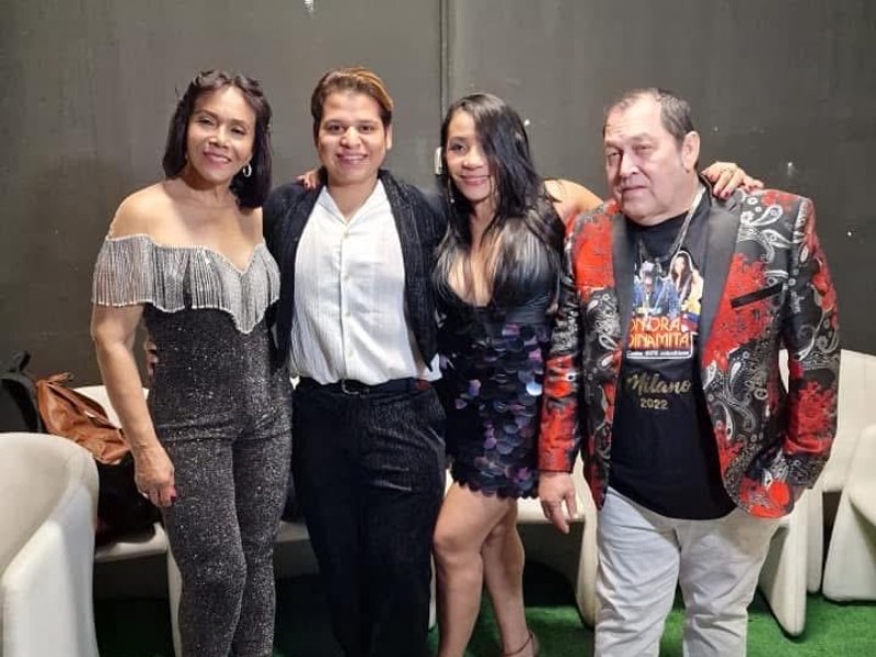 A través de su música y su liderazgo cultural, Leandro busca inspirar a jóvenes migrantes a seguir sus sueños.