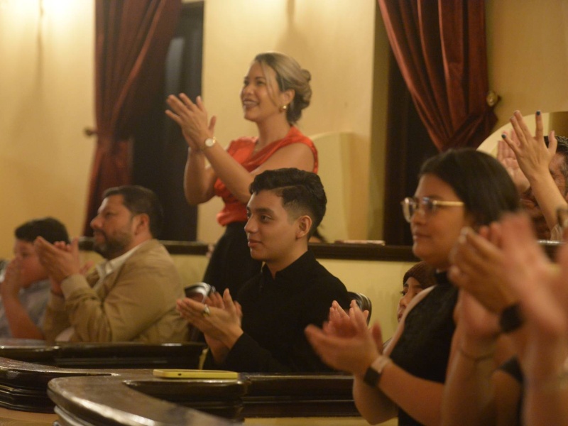 Asistentes de distintas edades llenaron la sala principal del Teatro Nacional.