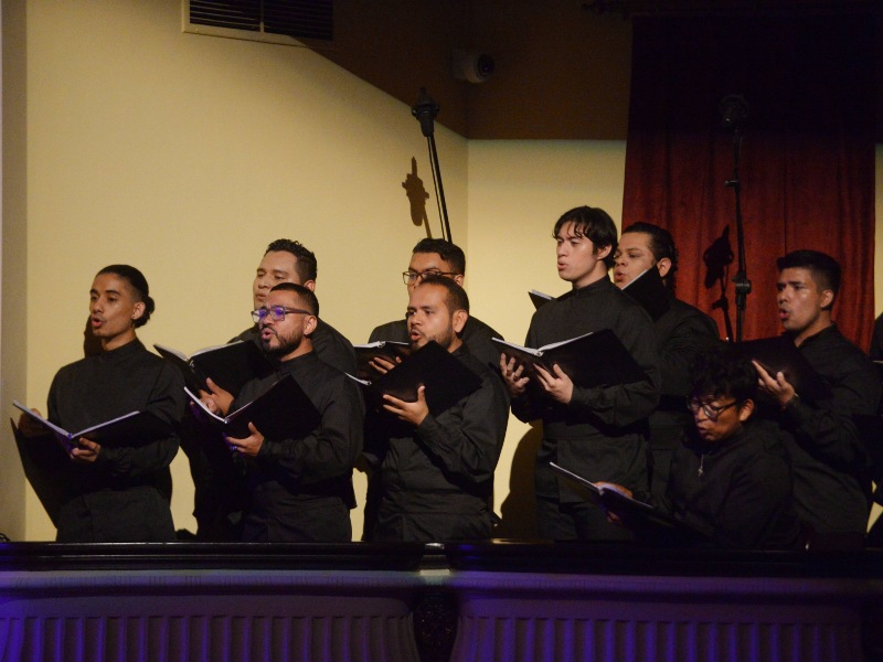 Cada fragmento de la cantata fue interpretado con precisión y sincronía por los artistas locales.