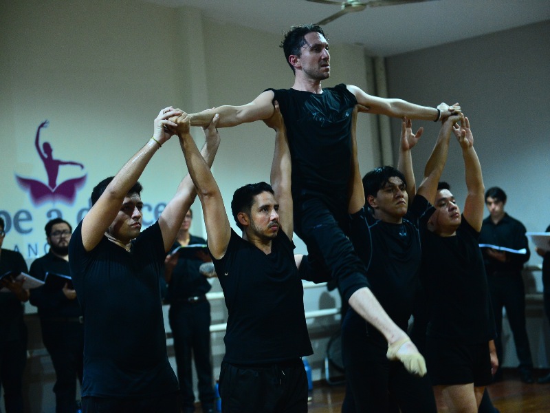 La compañía On Stage afina cada detalle coreográfico para dar vida a una versión escénica única de Carmina Burana.