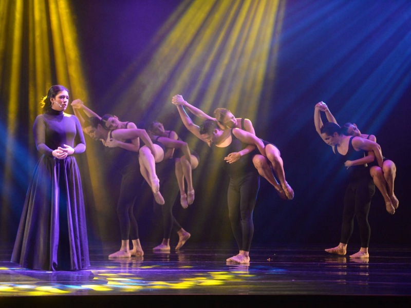 María Elena y Diana Aranda dirigieron la puesta en escena de Carmina Burana, con sello salvadoreño.