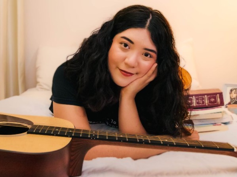 Carol Hills, por más de una década, ha trabajado con dedicación en cada uno de sus trabajos musicales.