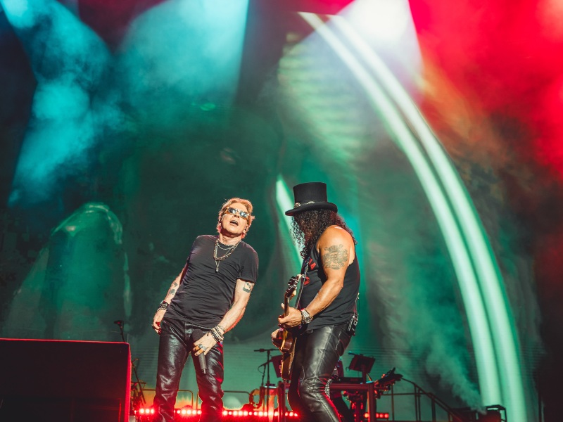 Originalmente el concierto estaba previsto en el Estadio Cuscatlán, pero la organización decidió moverlo al Estadio Mágico González para preservar la cancha de cara a los partidos de la Selecta en las eliminatorias rumbo a 2026. /