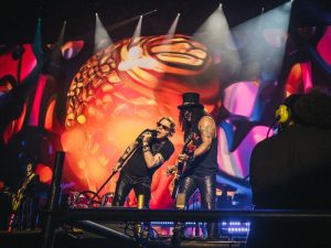 Guns N’ Roses volvió a El Salvador después de 15 años, y lo hizo con un espectáculo que dejó al público vibrando hasta el último acorde.