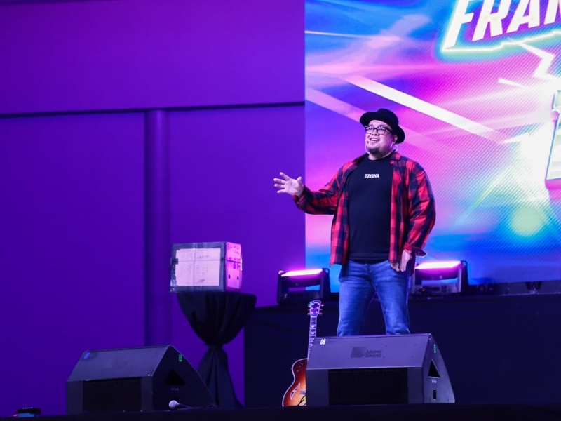 Franco Escamilla presentará su nuevo espectáculo «1995» en El Salvador el 20 de febrero de 2026.