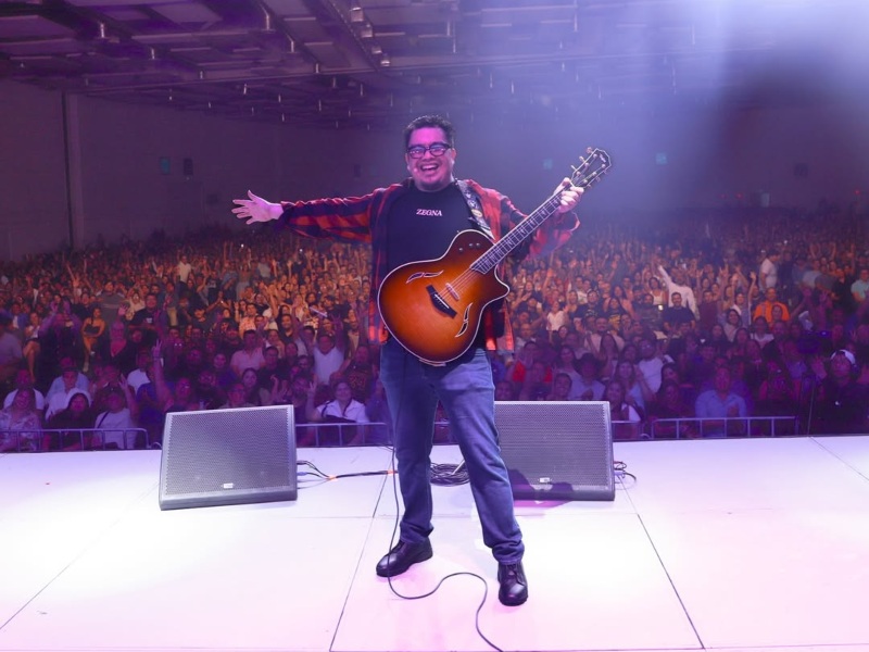 Con su característico humor basado en anécdotas y observaciones sociales, Escamilla recorrerá varios países de América Latina en 2026.