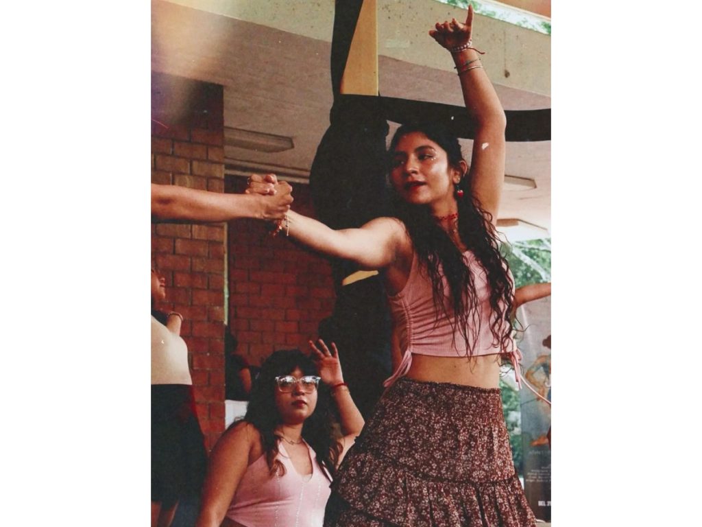 Los bailarines de la UCA se preparan para deslumbrar con coreografías llenas de energía, técnica y pasión. Fotografía/ Cortesía CCU-UCA