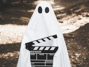 Películas de Halloween para todos los gustos: terror psicológico, comedia oscura y animaciones que capturan el espíritu de la temporada. Fotografía/ Freepik