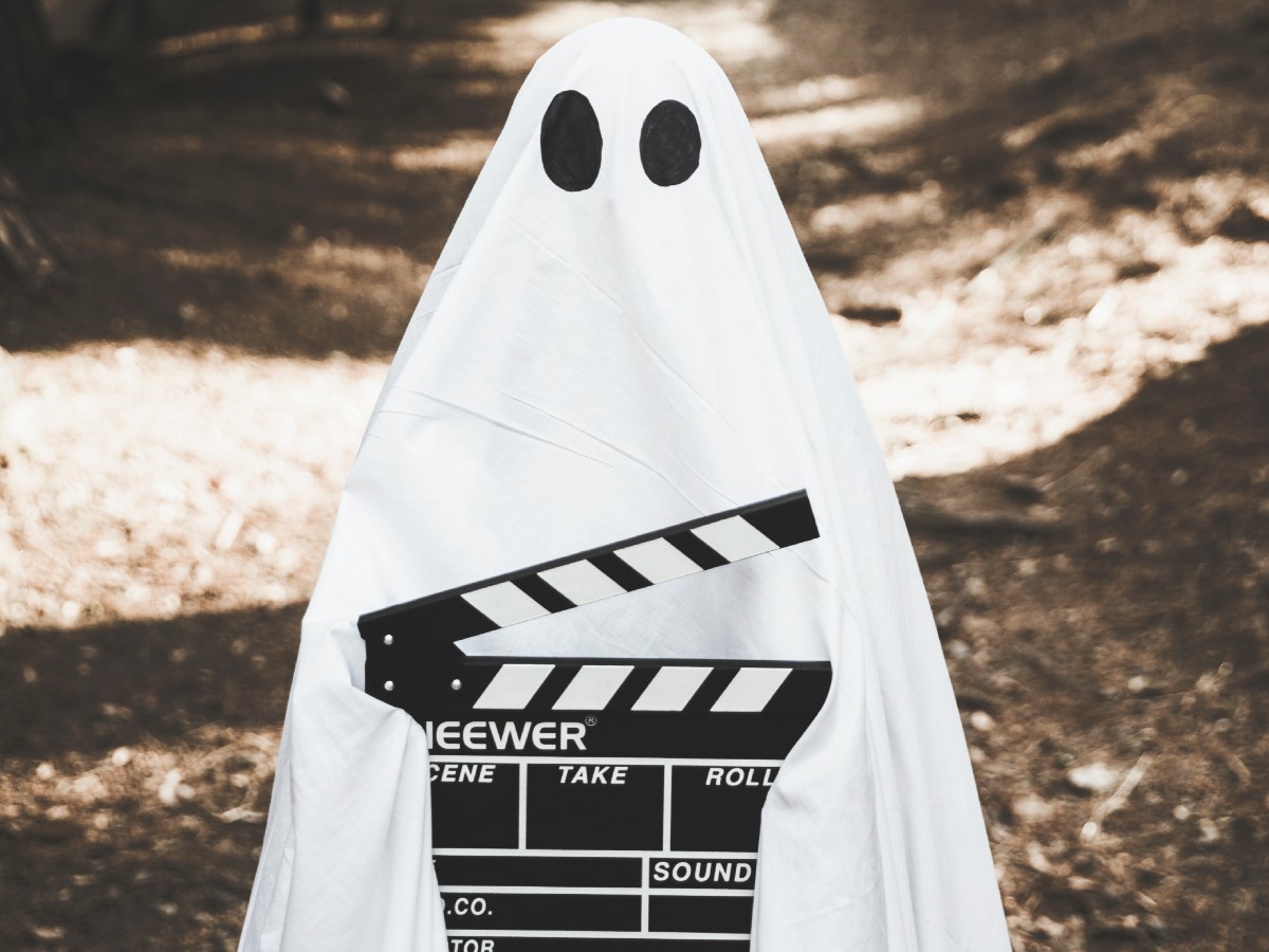 Películas de Halloween para todos los gustos: terror psicológico, comedia oscura y animaciones que capturan el espíritu de la temporada. Fotografía/ Freepik