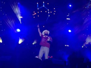 Así se vivió el concierto de Carín León en El Salvador, una noche de amor y despecho en el “Mágico”