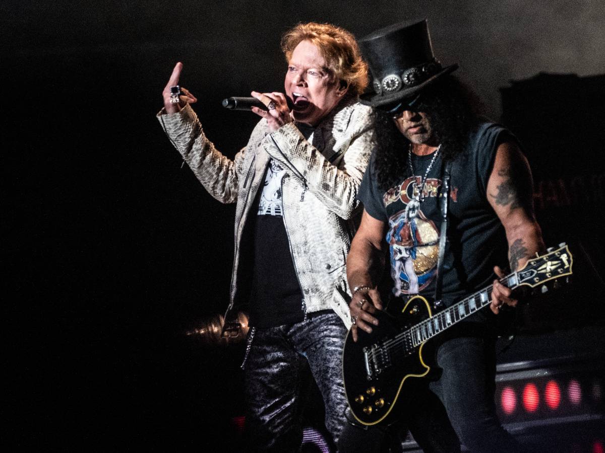 Guns N’ Roses aterriza en San Salvador con Slash y Duff McKagan tras 15 años, prometiendo un show inolvidable.