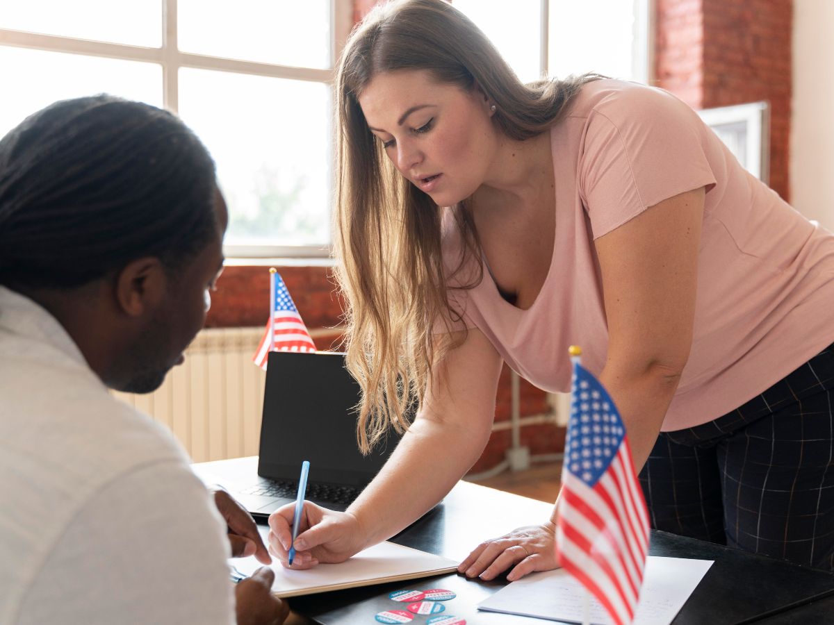 La comunidad salvadoreña en EE.UU. se prepara ante los cambios en el proceso de naturalización anunciados por USCIS.