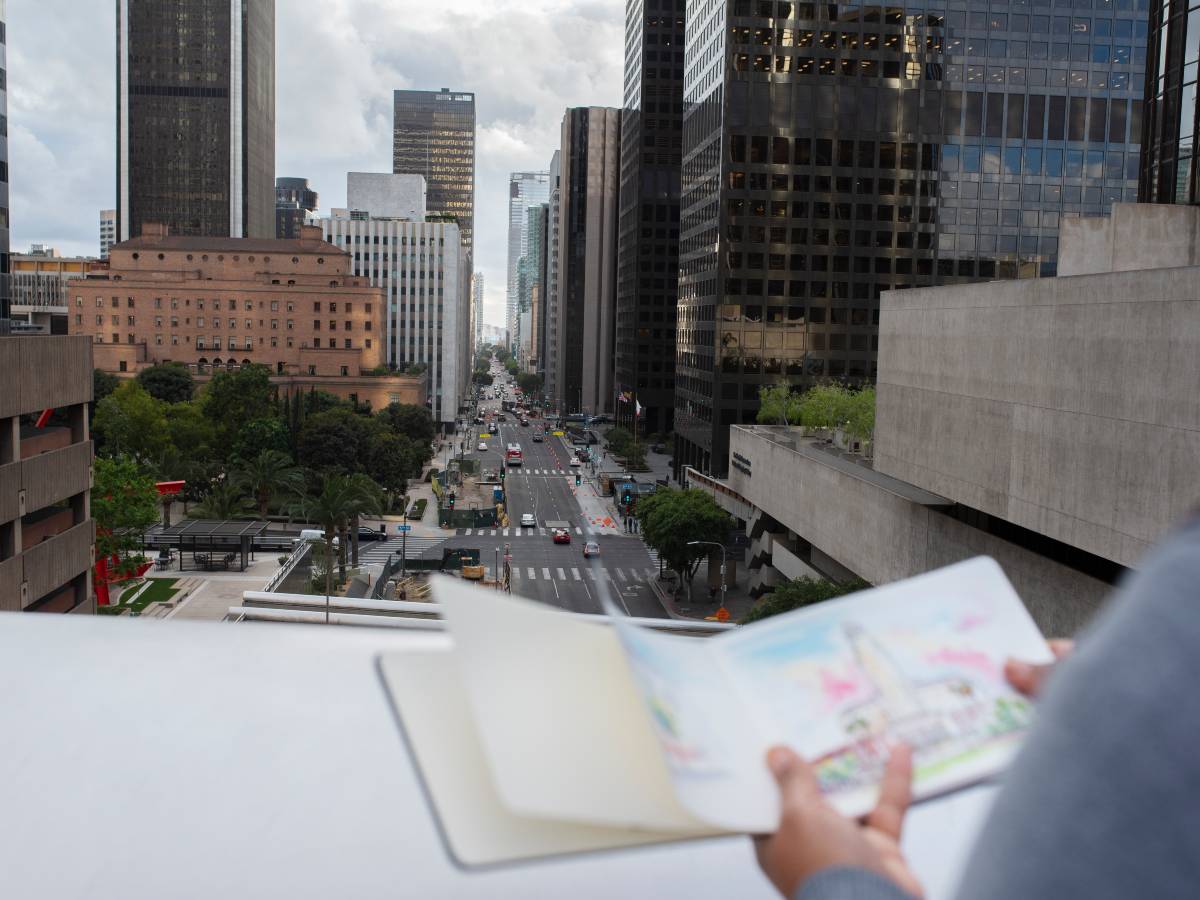 Un salvadoreño en EE. UU. puede autorizar a un apoderado en El Salvador para gestionar su propiedad, siempre que el documento esté apostillado o legalizado.