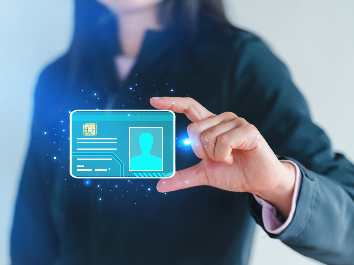 El RNPN impulsa la transformación digital con la futura Billetera Ciudadana, una app que permitirá portar el DUI y otros documentos desde el celular.