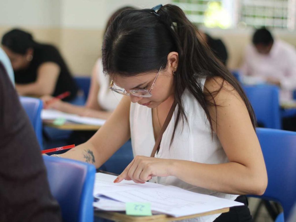 Estudiantes UES El Salvador