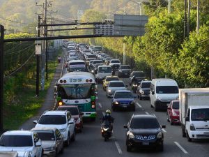 Actualmente circulan casi 2 millones de vehículos en El Salvador, una cifra que impulsa la urgente transformación del sistema de transporte colectivo.