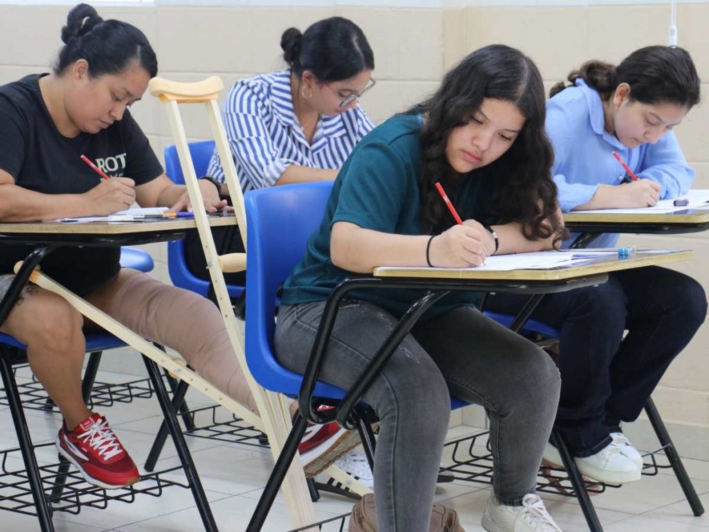 Estudiantes UES El Salvador