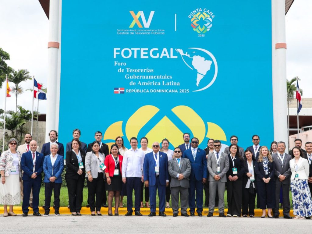 Delegaciones de 15 países de América Latina, incluido El Salvador, participaron en Punta Cana en un seminario sobre innovación financiera, Bitcoin y activos digitales en tesorerías públicas. Fotografía/ Gobierno República Dominicana